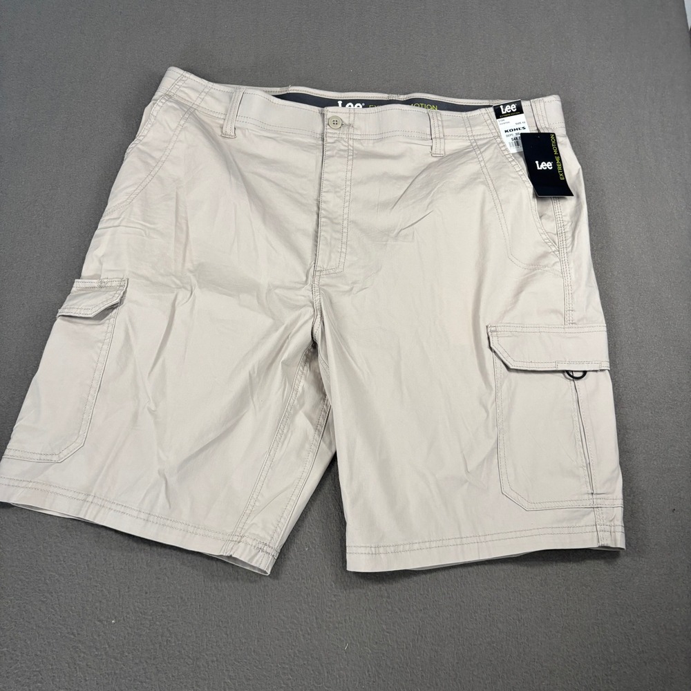 Lee Extreme Motion Cargo Shorts Mens Size 42 Stone Beige Relaxed 102187010